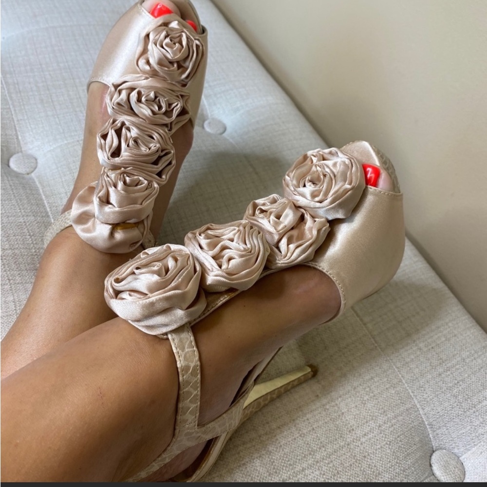 Steve Madden blush rose satin heels
